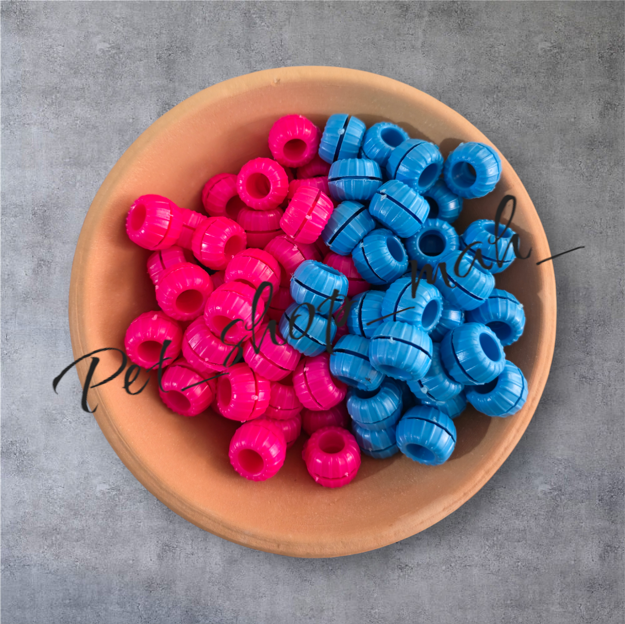 پلاک کبوتر زنگوله‌دار پلاستیکی در رنگ‌های آبی و صورتی مخصوص کبوتران مسافتی و زینتی